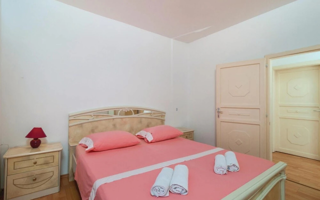 Beautiful Home in Pucisca With 4 Bedrooms, Wifi and Outdoor Swimming Pool