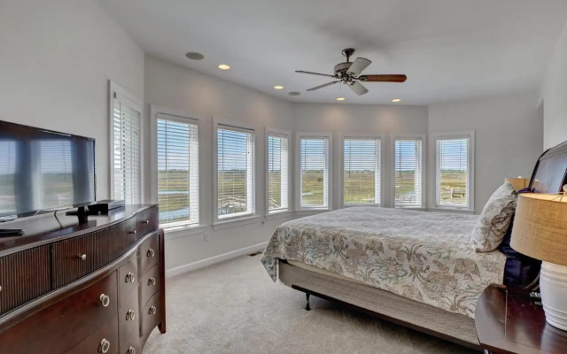 Sea Tranquility by Sea Scape Properties