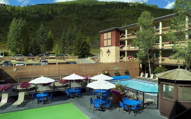 Newly Remodeled Condo Wren 201 with Creekside Views of Vail Mountain by RedAwning