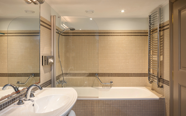 Iron Gate Hotel & Suites Prague by BHG