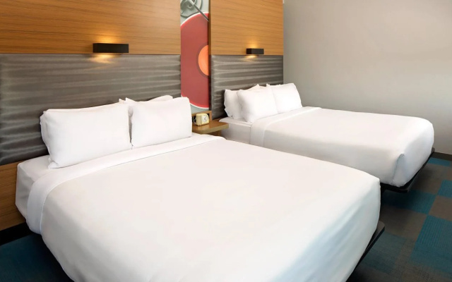 Aloft Green Bay