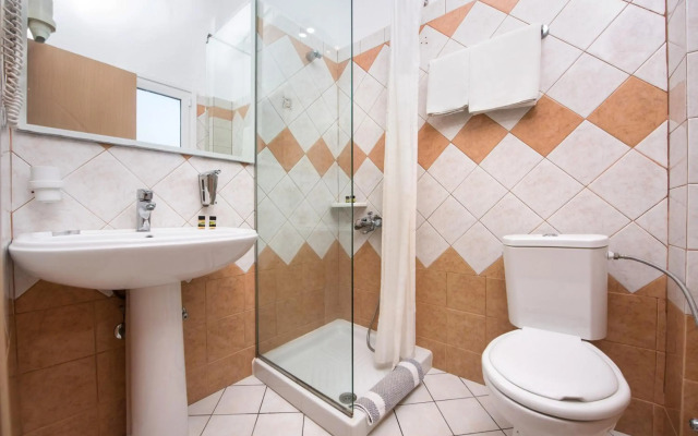 Kavos Plaza Hotel