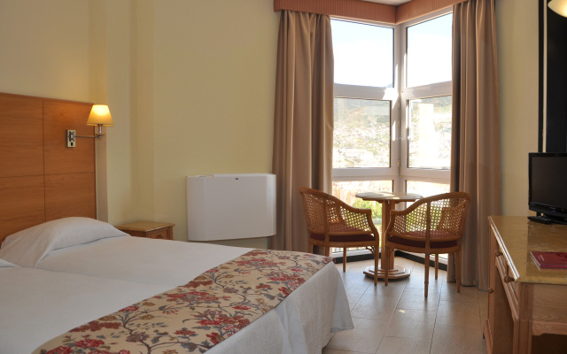 Baia Madeira Hotel