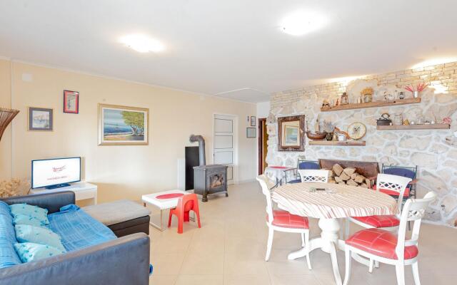 Modern Holiday Home in Mandre with Barbeque