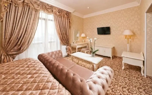 Royal Grand Hotel (Truskavets)