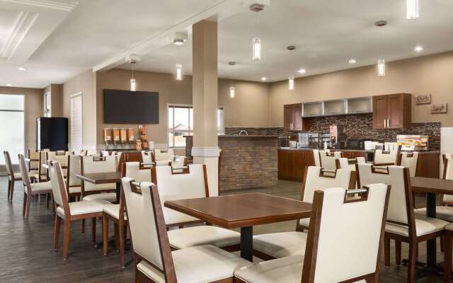 Days Inn & Suites by Wyndham Brooks