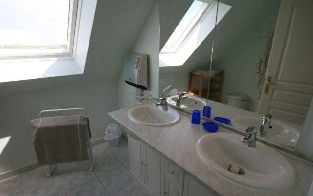 Scenic Villa in Moelan sur mer With Sauna