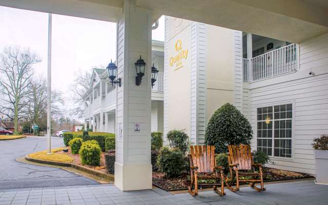 Quality Inn Fayetteville near Historic Downtown Square