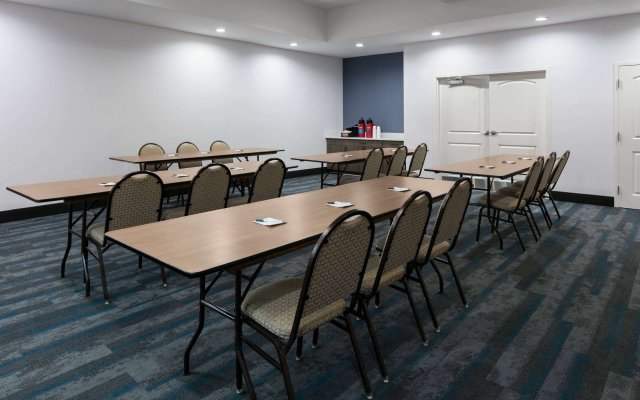 La Quinta Inn & Suites by Wyndham Ft. Worth - Burleson