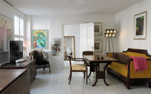 apartment historical building 1374-1