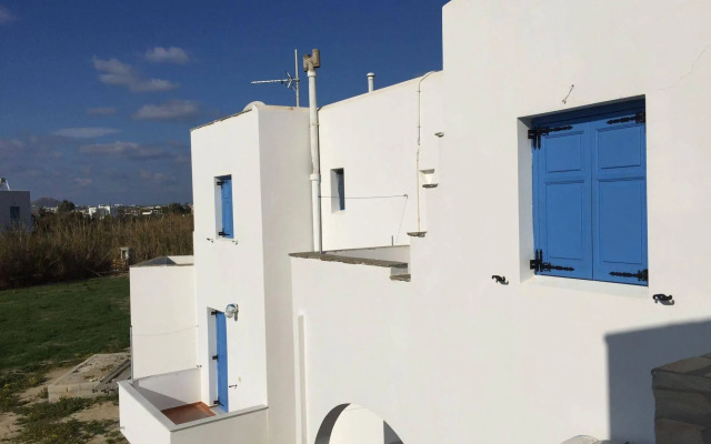 Depis Plaka Studios Naxos