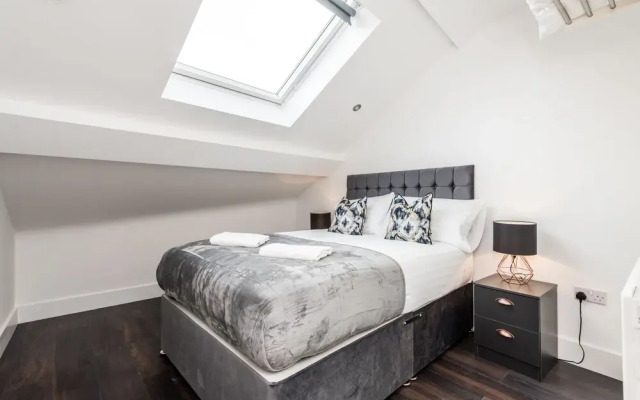 Prestige STAY Aparthotel - 42 Stanley Street Party Apartments