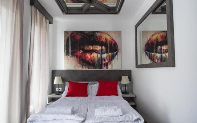 Empire Queen Apartments