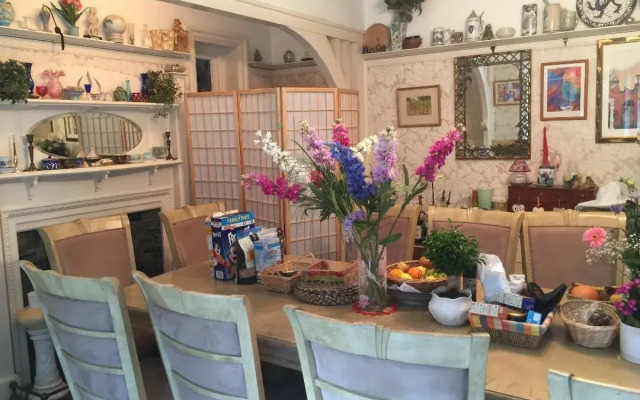 Discoveries House