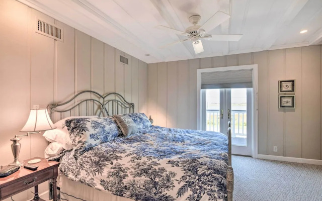 Waterfront Deck: Charming Galveston Home!