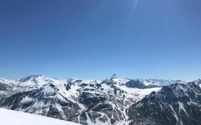 Le Chaberton, rénové en 2021, pied des pistes et spa