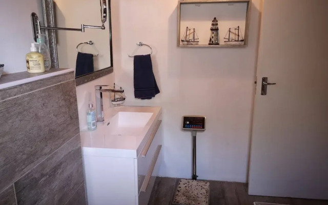 Room in Guest Room - Home Away From Home With Friendly Hosts