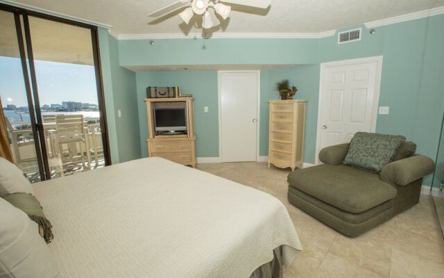 East Pass Towers 304 3 Bedroom Condo by RedAwning