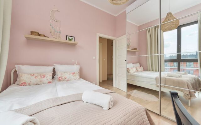 Bright Apartment Walońska 19 by Renters