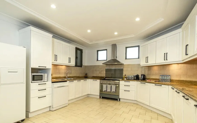 LUX Holiday Home - Frond P 1