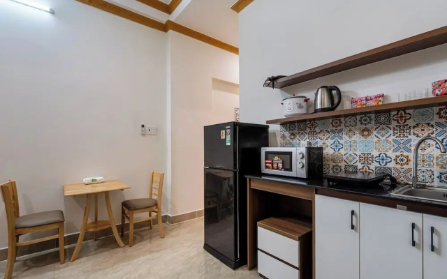 Hearth and Home De Tham