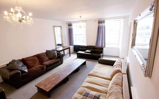 Edinburgh Princes Street Top Floor Apt