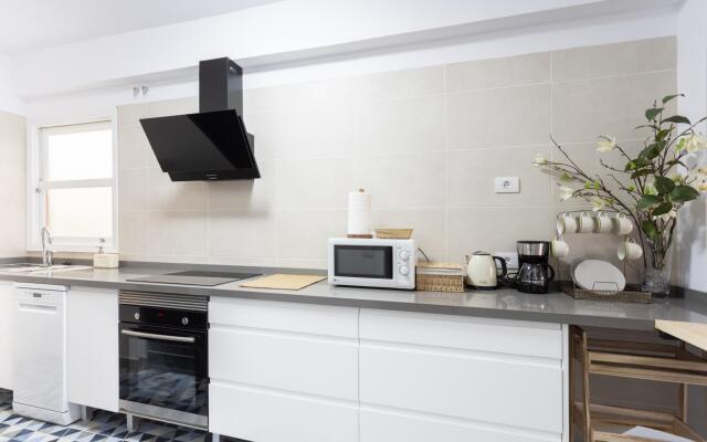 Home2Book Charming Center Apartment Santa Cruz