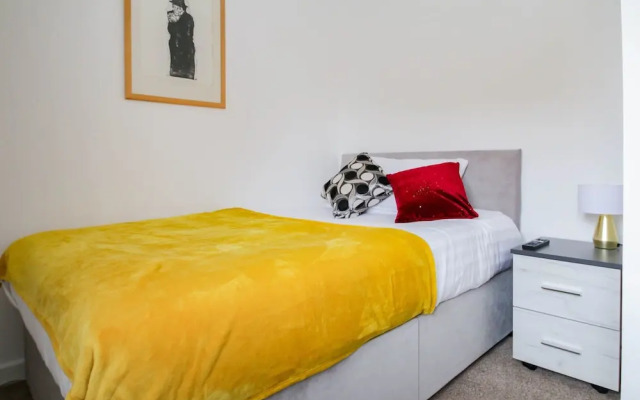 Groups Family 3BR House Emperor