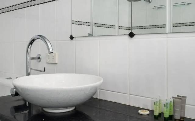 Incredible 3-bed Renovated Home With Huge Garden
