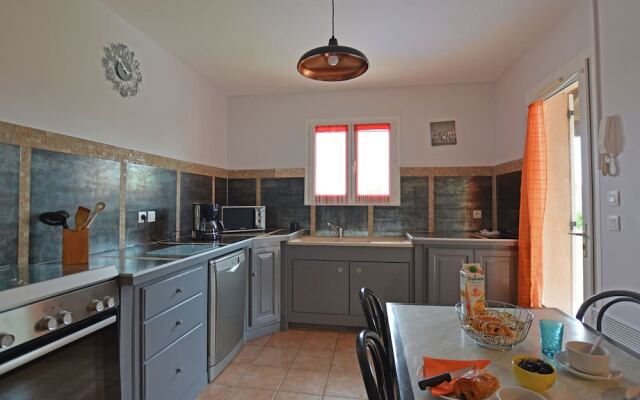 Cozy Villa in Saint-Victor-de-Malcap with Swimming Pool