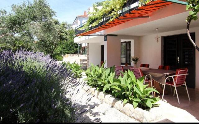 Studio Apartment Nik-50m from beach