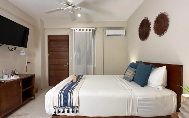Noah Beach Hotel & Suites