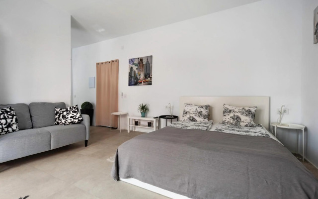 Fantastico 4 - With Large Private Terrace, Free Parking, air Conditioning, BBQ