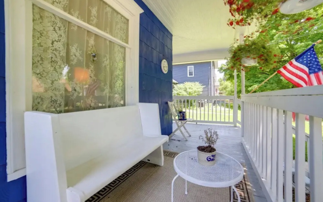 Fire Pit, BBQ & Yard: Family Home in Adrian
