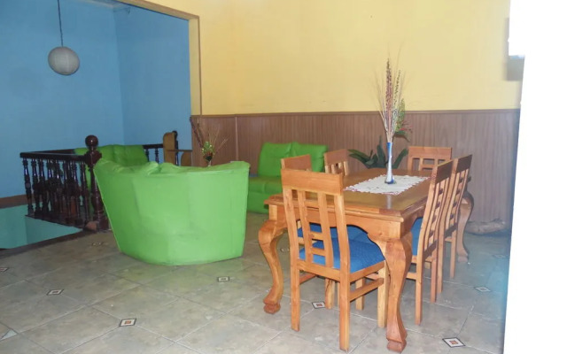 Hostal Tricontinental