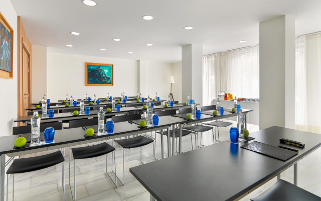 Отель H10 Casa del Mar