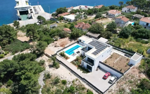 Sunset Villa Aves With Pool, Gym and Sauna