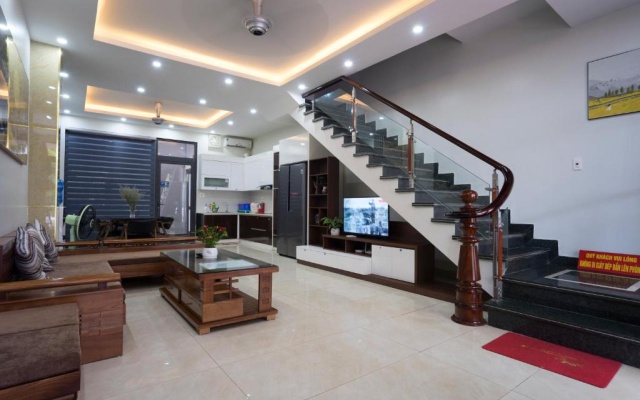 Sonny homestay Ha long- Biệt thự liền kề 5 phòng ngủ trung tâm KDL Bãi Cháy phù hợp với gia đình hoặc nhóm bạn trẻ trên 12 người – Lobby – Ha Long