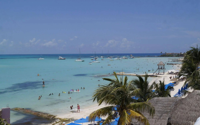 Chichis and Charlies Beachfront