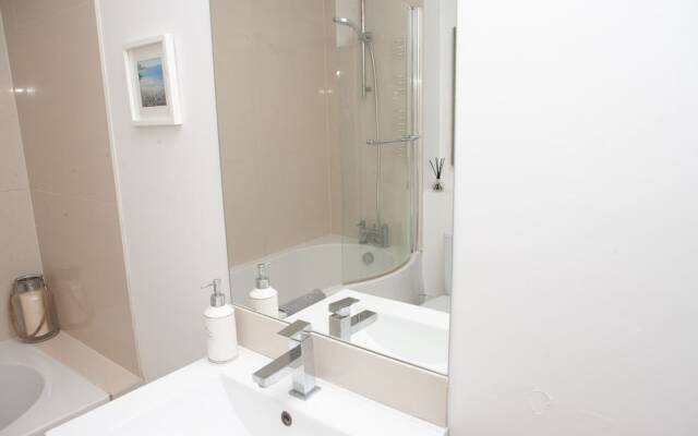 2 Bedroom Apartment in Prime Clifton Location