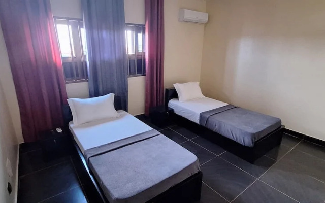 Royal Blue Guest House & Bar