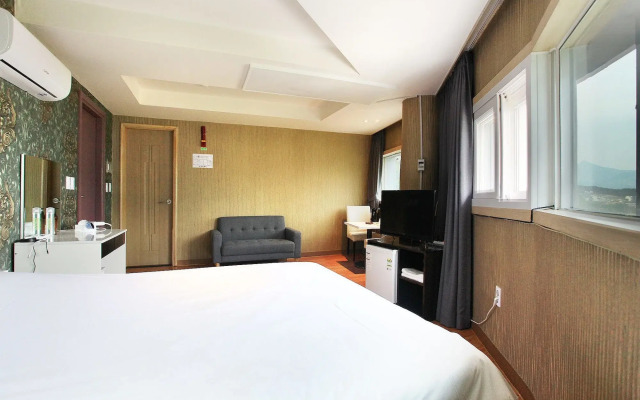 J hotel