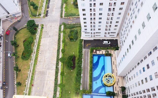 Clean 2BR Bassura City Apartment
