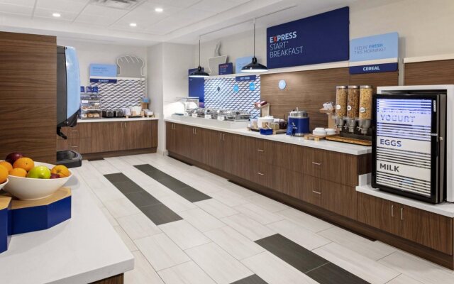 Holiday Inn Express & Suites Madison by IHG