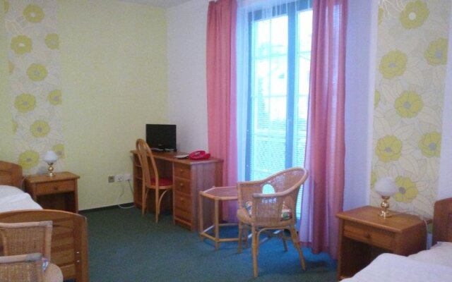 Restaurant a Pension u Hradu