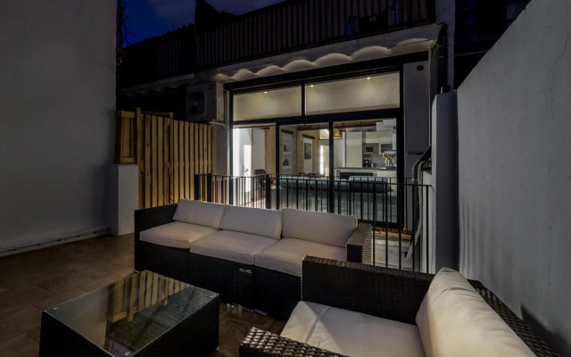 CENTER-Luxurious 1BR, 1BA-Terrace, WI-FI, A/C