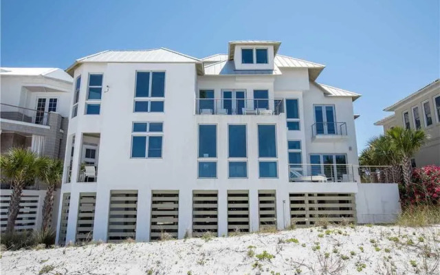 Seabreeze 5 Bedroom Home by RedAwning