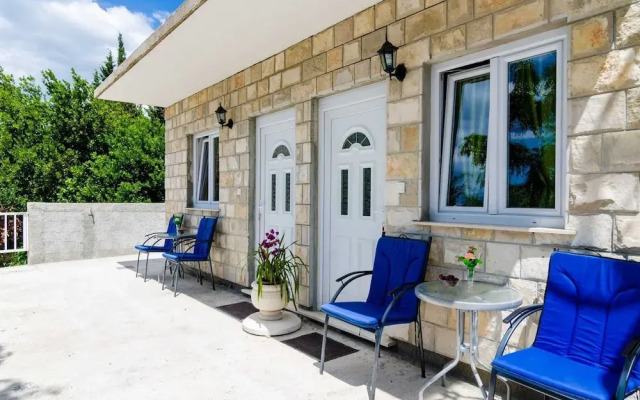 Apartments Versus- Studio Apartment With Terrace