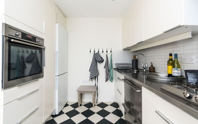 3BD Mews House with Courtyard in Kew