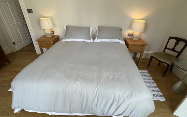 Central 1-bed Apartment in Inverness, Sleeps 4